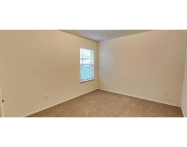 1413 Trumpet Drive - Photo Thumbnail 14