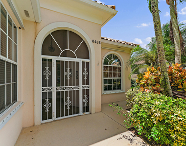 8485 Se Palm Hammock Lane - Photo Thumbnail 2