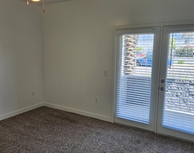 7981 E Wilshire Drive - Photo Thumbnail 4