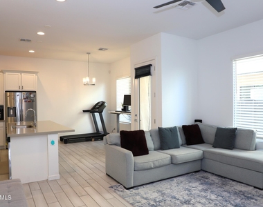901 S Smith Road - Photo Thumbnail 12