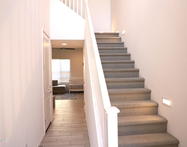 901 S Smith Road - Photo Thumbnail 4