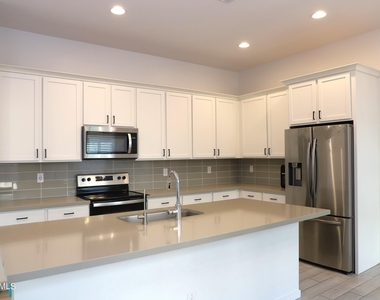 901 S Smith Road - Photo Thumbnail 14
