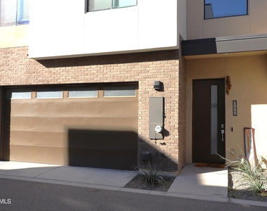 901 S Smith Road - Photo Thumbnail 2