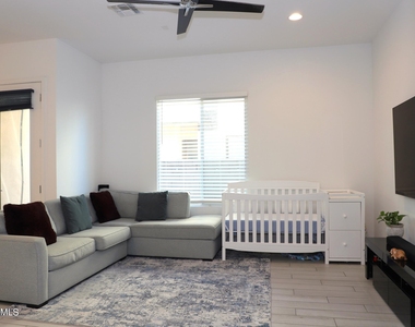 901 S Smith Road - Photo Thumbnail 9