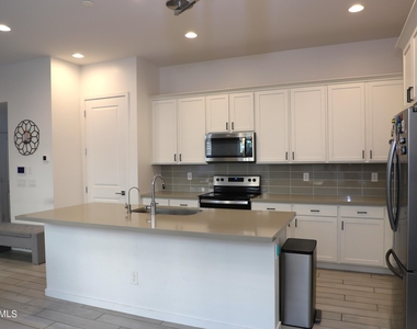 901 S Smith Road - Photo Thumbnail 15