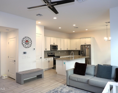 901 S Smith Road - Photo Thumbnail 7