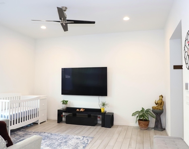 901 S Smith Road - Photo Thumbnail 8
