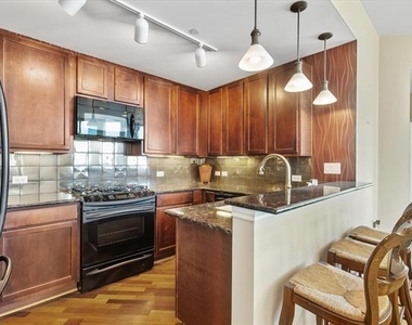 500 Throckmorton Street - Photo Thumbnail 8