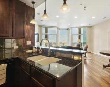 500 Throckmorton Street - Photo Thumbnail 7