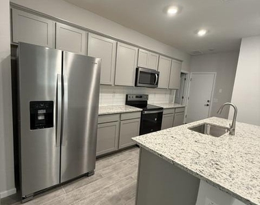 1730 S 246th Lane - Photo Thumbnail 4
