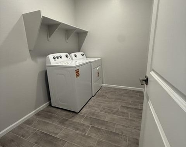 1730 S 246th Lane - Photo Thumbnail 8