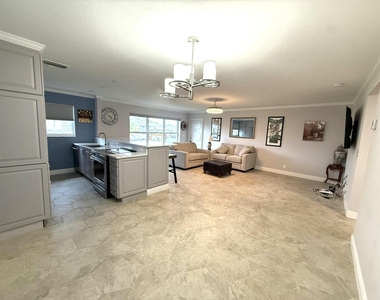 916 Savannas Point Drive - Photo Thumbnail 10