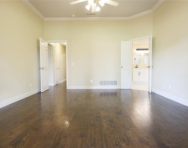 2712 Northview Drive - Photo Thumbnail 12