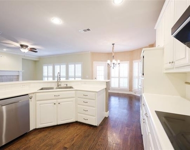 2712 Northview Drive - Photo Thumbnail 8