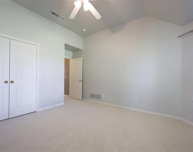 2712 Northview Drive - Photo Thumbnail 23
