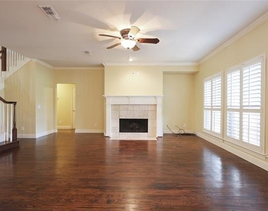 2712 Northview Drive - Photo Thumbnail 6