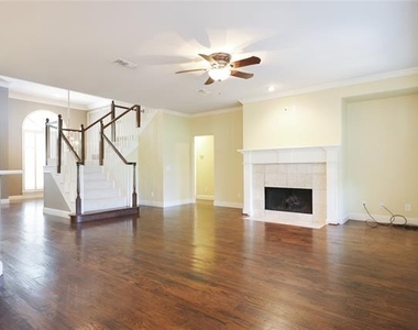 2712 Northview Drive - Photo Thumbnail 10