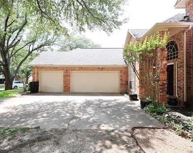 2712 Northview Drive - Photo Thumbnail 1