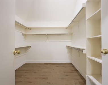 2712 Northview Drive - Photo Thumbnail 15