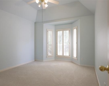 2712 Northview Drive - Photo Thumbnail 20