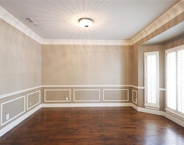2712 Northview Drive - Photo Thumbnail 3