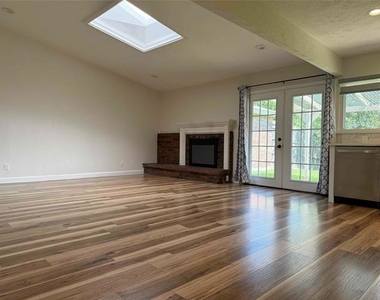 2917 Esquire Lane - Photo Thumbnail 2