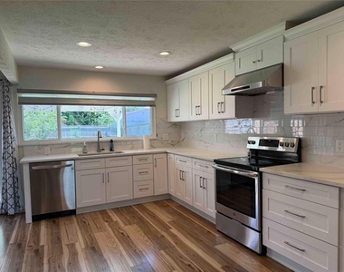 2917 Esquire Lane - Photo Thumbnail 3