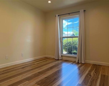 2917 Esquire Lane - Photo Thumbnail 6