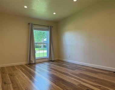 2917 Esquire Lane - Photo Thumbnail 10