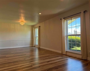 2917 Esquire Lane - Photo Thumbnail 5