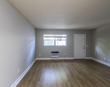 417 N E Street - Photo Thumbnail 5