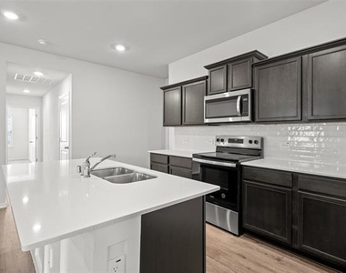 13173 Enclave Parkway - Photo Thumbnail 7