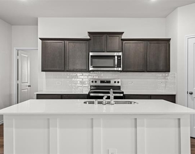 13173 Enclave Parkway - Photo Thumbnail 5