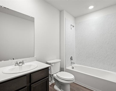 13173 Enclave Parkway - Photo Thumbnail 9