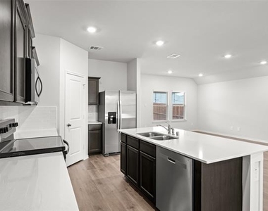 13173 Enclave Parkway - Photo Thumbnail 8