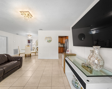 795 Se 17th Street - Photo Thumbnail 9