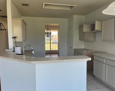 7929 Park Ridge Drive - Photo Thumbnail 5