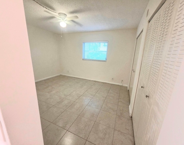 959 Se 2nd Avenue - Photo Thumbnail 16