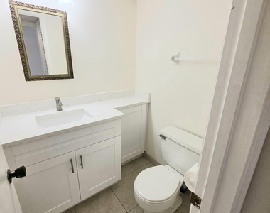 959 Se 2nd Avenue - Photo Thumbnail 11