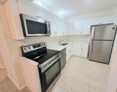 959 Se 2nd Avenue - Photo Thumbnail 7