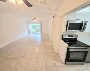 959 Se 2nd Avenue - Photo Thumbnail 6