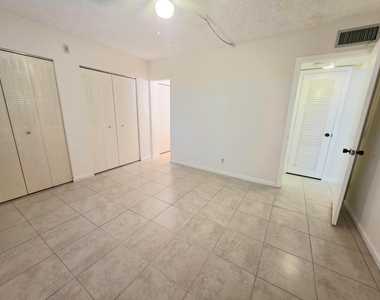 959 Se 2nd Avenue - Photo Thumbnail 13