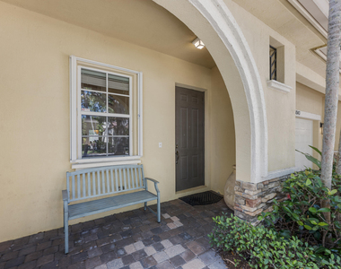 1043 Vintner Boulevard - Photo Thumbnail 4