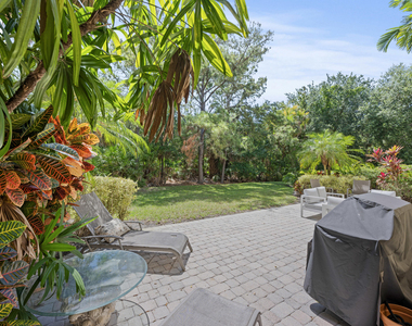 1043 Vintner Boulevard - Photo Thumbnail 8