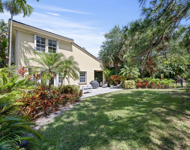 1043 Vintner Boulevard - Photo Thumbnail 7