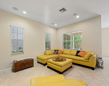 1043 Vintner Boulevard - Photo Thumbnail 22