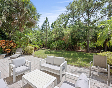 1043 Vintner Boulevard - Photo Thumbnail 10