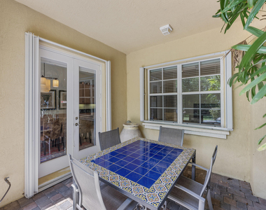 1043 Vintner Boulevard - Photo Thumbnail 12