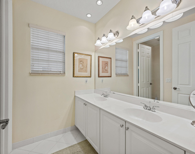 1043 Vintner Boulevard - Photo Thumbnail 49