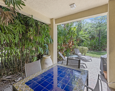 1043 Vintner Boulevard - Photo Thumbnail 11